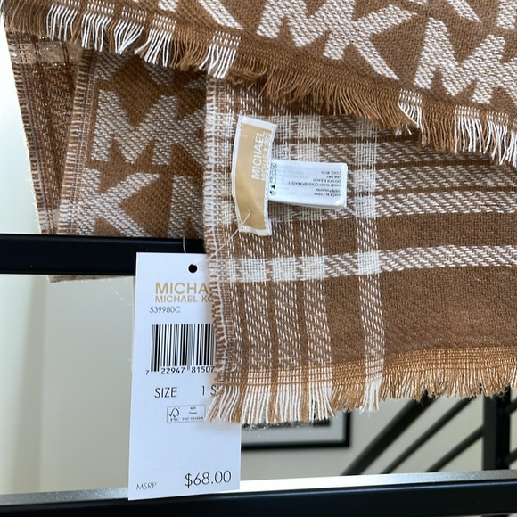 Michael by Michael Kors blanket scarf - NWT - Picture 2 of 4
